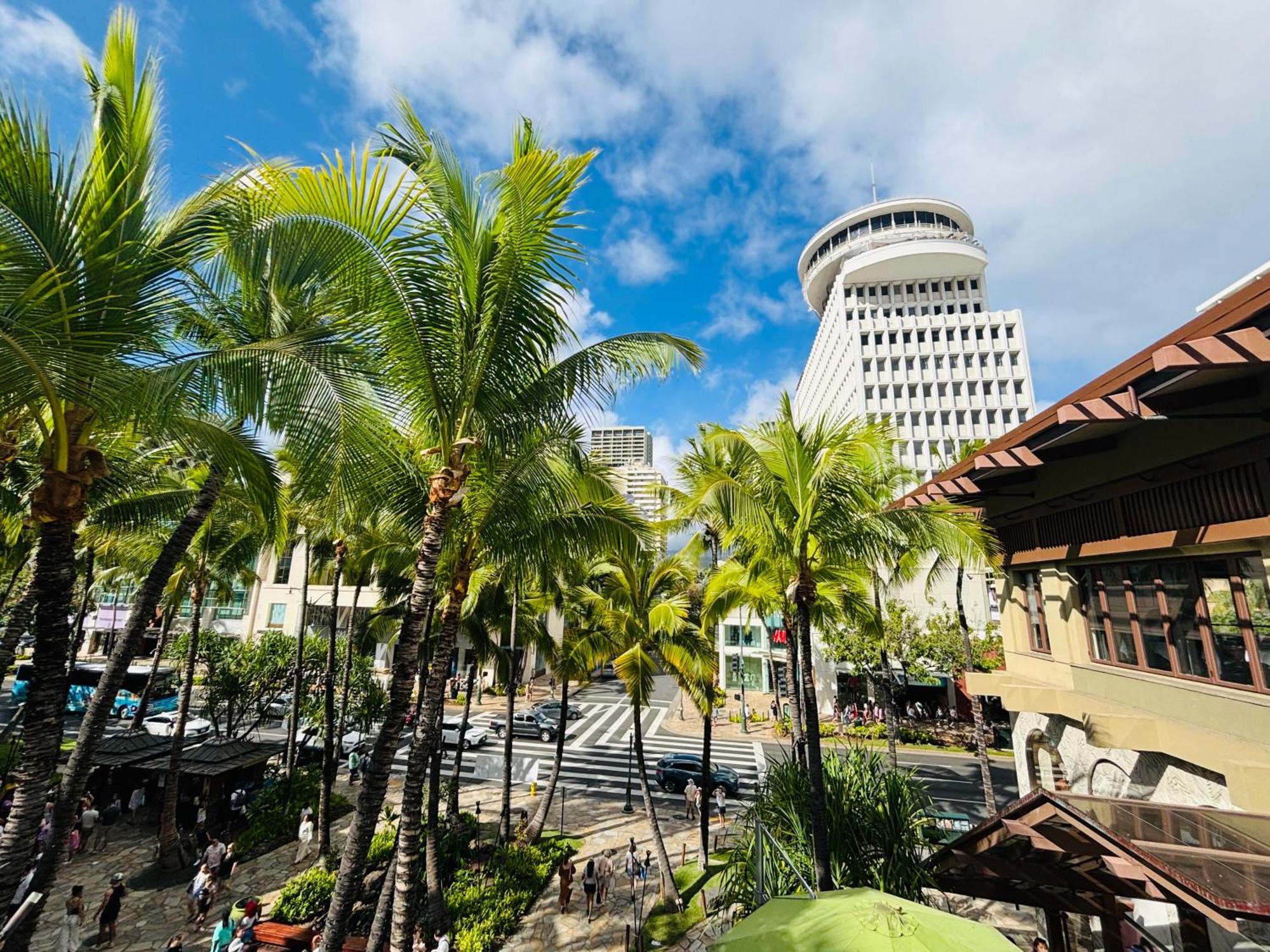 Royal Kuhio 1702 - Spacious With Stunning Mountain Views In The Heart Of Waikiki! Holiday home Honolulu